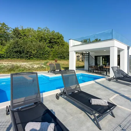 Nono Spinovci Villa *