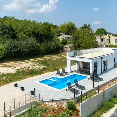 Nono Spinovci Villa *