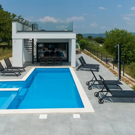 Villa Nono Spinovci *